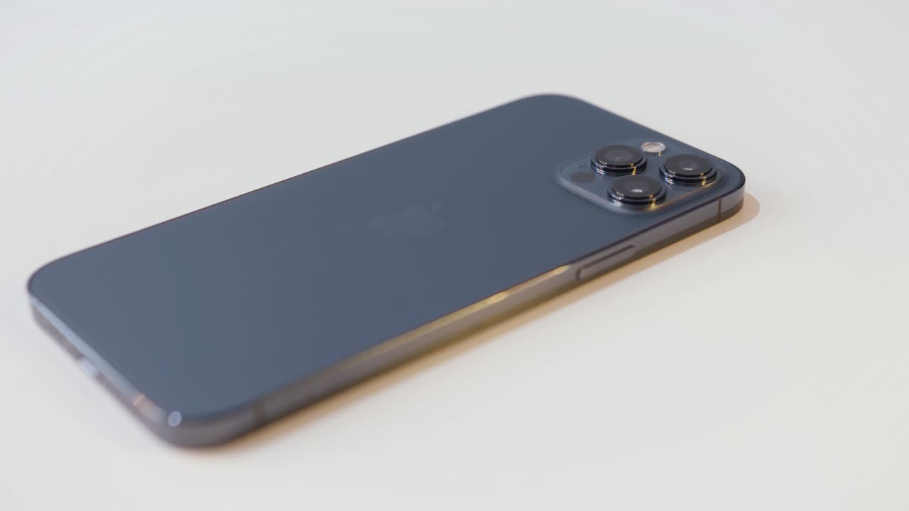 iphone de color gris oscuro