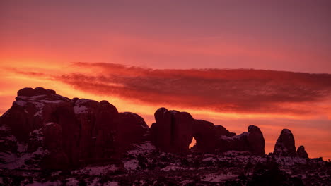 Timelapse,-Dawn-in-Arches-National-Park,-Utah-USA,-Red-Orange-Sky-and-Clouds-Above-Rock-Formations