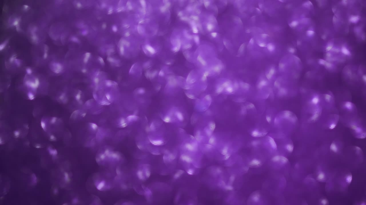 fondo abstracto de colorido rosa brillante desfocalizado luces bokeh girar y parpadear. partículas rosadas brillantes en un fondo rosa girar a través del aire para una vibrante presentación de vacaciones con efectos bokeh circular