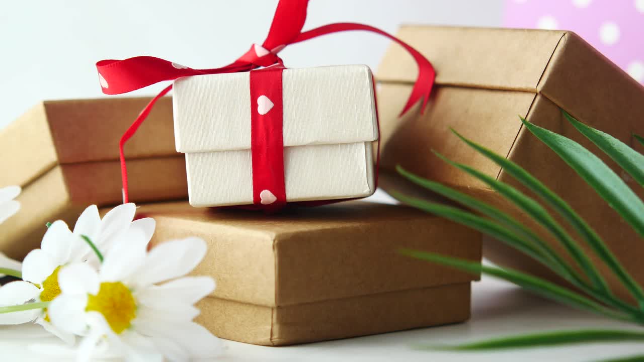 cajas de regalos con flores