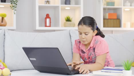 en serio, una niña inteligente enfocada en las cosas tecnológicas logra.