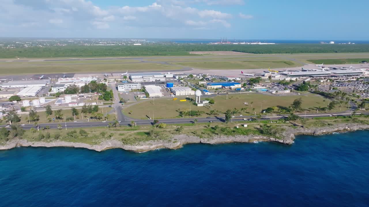 도미니카 공화국의 산토 도밍고 근처 라스 아메리카스 국제공항의 탁 트인 공중 전망