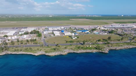 Vista-Aérea-Panorámica-Del-Aeropuerto-Internacional-De-Las-Américas-Cerca-De-Santo-Domingo-En-La-República-Dominicana