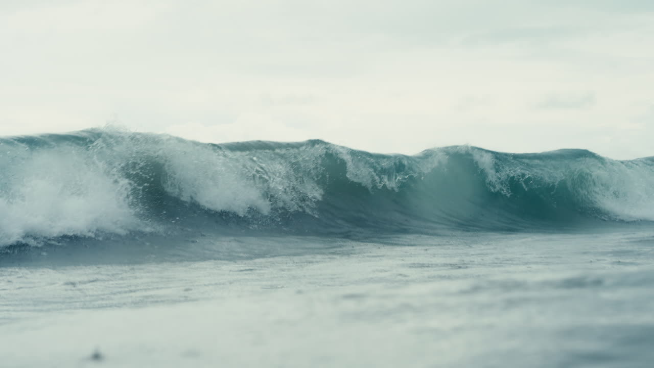 Crashing waves in the ocean