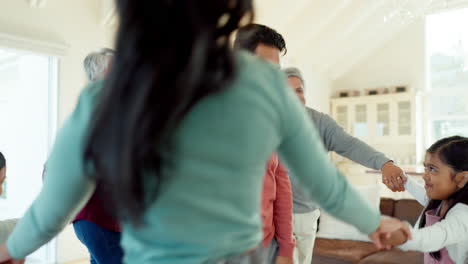 Padres,-Hijos-Y-Abuelos-En-El-Salón