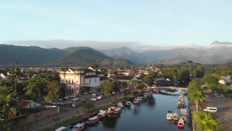 Aerial-View-Over-Colorful-Houses-In-The-Town-With-The-Mountains