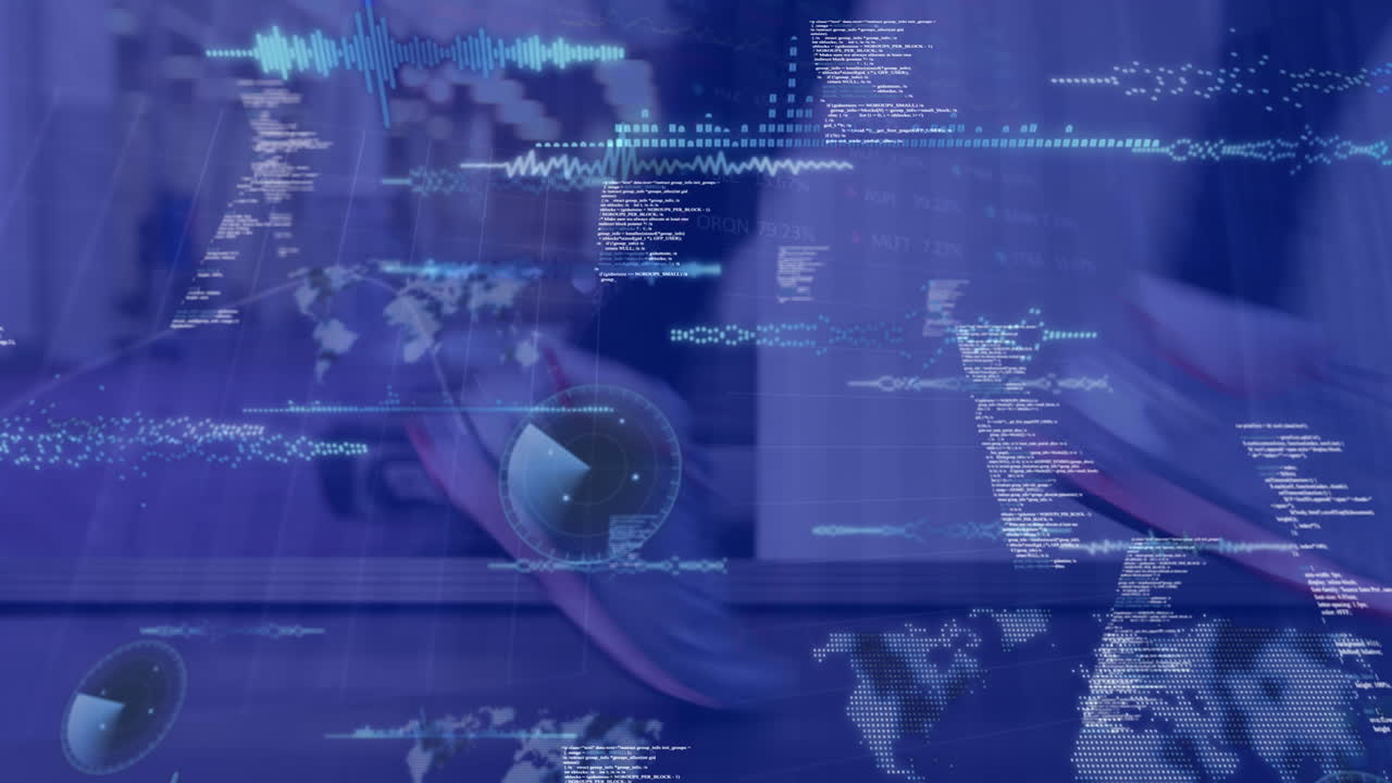 animación del procesamiento de datos sobre una mujer corriendo en una cinta de correr, haciendo ejercicio en el gimnasio