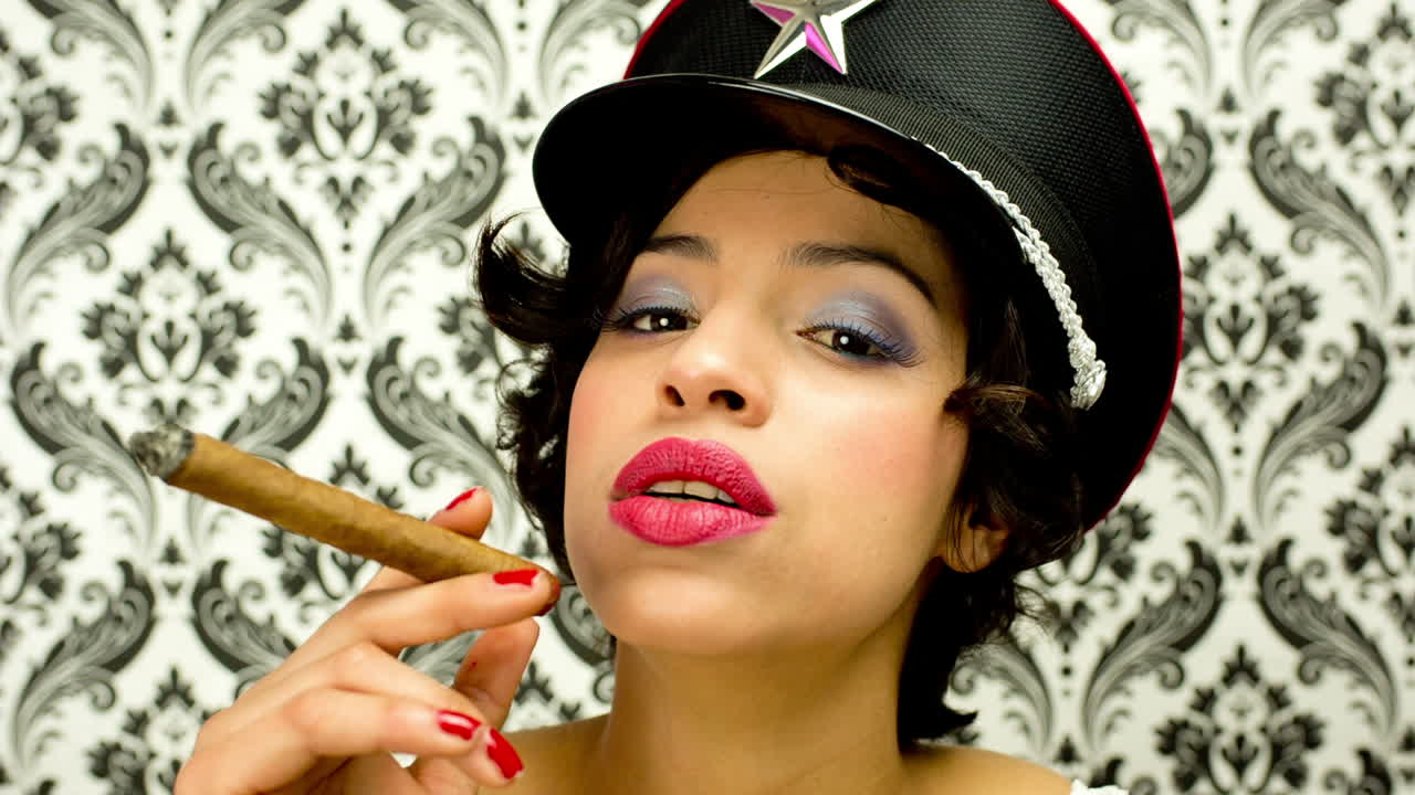 여자 흡연 시가 02