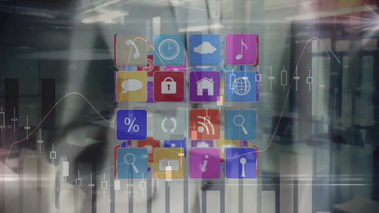 animación de un hombre de negocios que usa una pantalla táctil con iconos de medios y datos de procesamiento