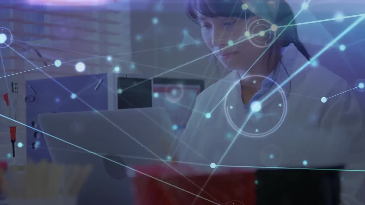 연구실에서 일하는 백인 여성 과학자에 대한 연결 네트워크의 애니메이션