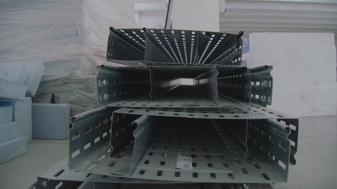 marcos de acero inoxidable y materiales de construcción