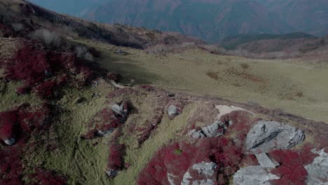 Drone-flight-over-Mt-Miune-in-Shikoku,-Japan-during-Autumn