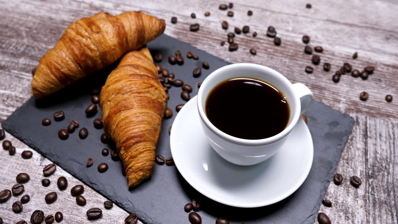 Café y croissants