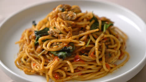 Stir-Fried-Spaghetti-with-Clam-and-Chilli-Paste---Fusion-food-style