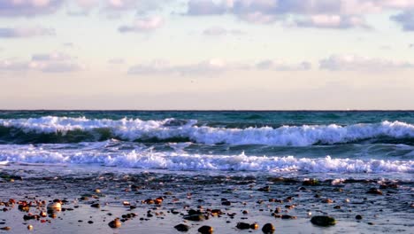 Ocean-waves-at-60fps-on-a-cloudy-day