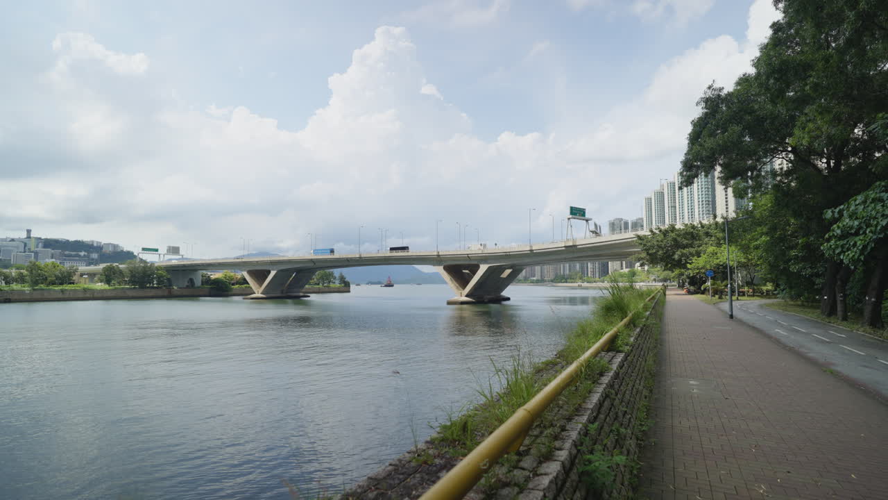 도시 홍콩의 현대적인 최소한의 플라이오버 교차로