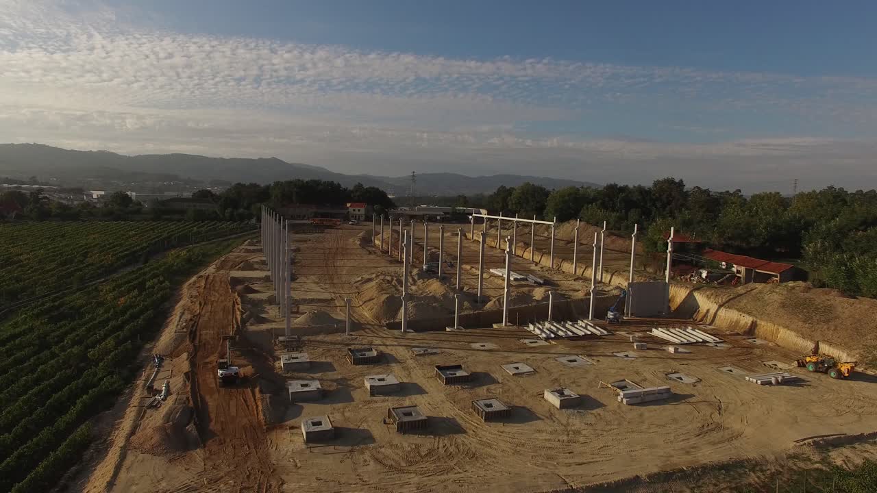 maquinaria de construcción que trabaja en el sitio de construcción