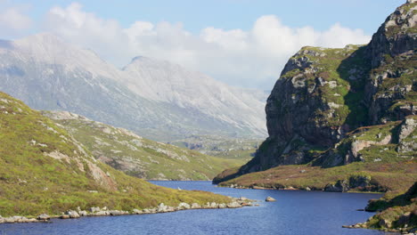 naturaleza, paisaje y vista del lago en las montañas
