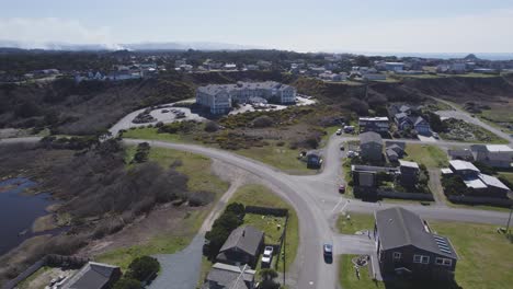 Dramatic-4k-view-of-Bandon-Oregon-suburb-and-coastal-area-with-mountain-views