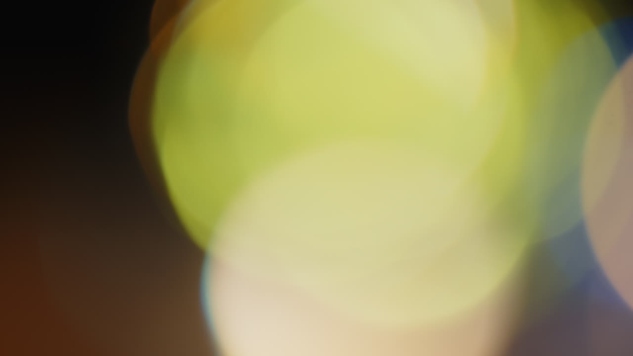 la luz filtra imágenes de 4k, superposiciones de bokeh con brillo de lente, fondo de llama quemada, efecto de rayos de destello