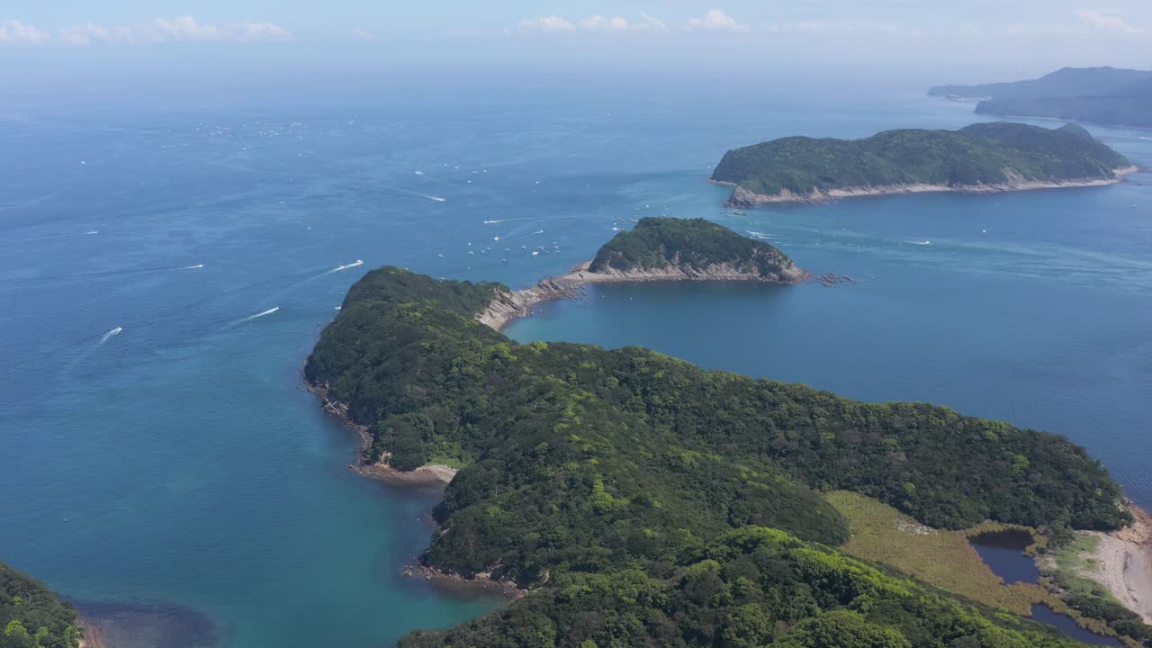 vista aérea de tomogashima en el mar interior de japón, prefectura de wakayama