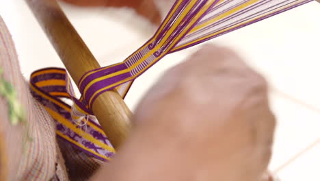 zapotec women weaving craft in oaxaca