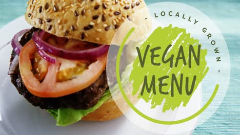 animación de texto de menú vegano cultivado localmente sobre hamburguesa vegetal en un plato en el mostrador de la cocina