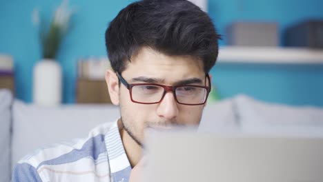 Thoughtful-young-man-working-on-laptop-finds-a-good-idea.