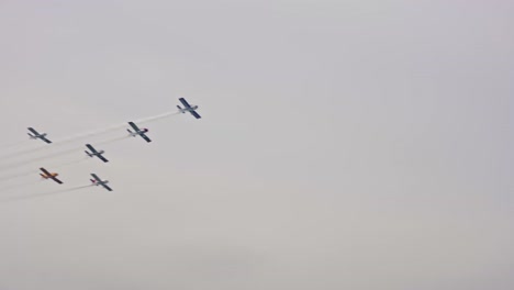 airplanes flying in formation