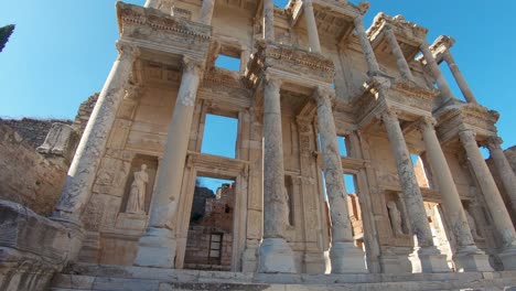 Ruinas-De-La-Biblioteca-De-Celso-En-Efeso,-Turquía