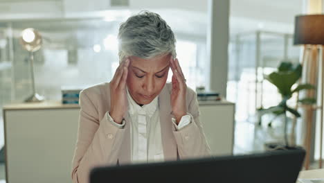 Business-woman,-burnout-and-headache-in-office