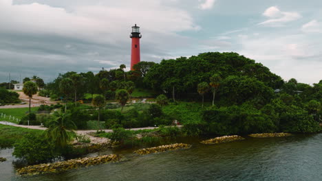 Toma-De-Drone-Del-Faro-De-Entrada-De-Júpiter-En-Júpiter,-Florida