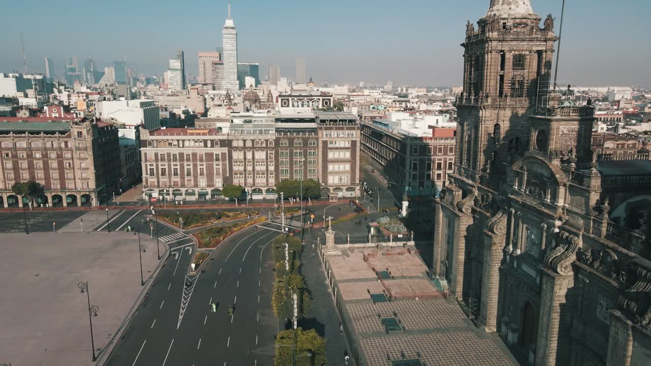 Veduta all'atterraggio sullo Zocalo di Città del Messico.
