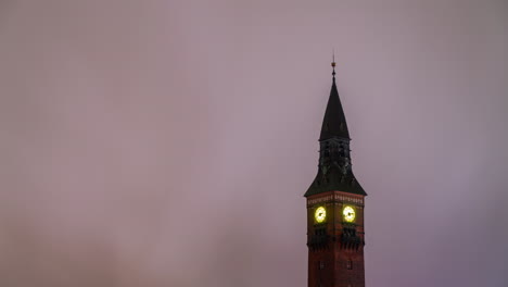 Timelapse-De-La-Torre-Del-Reloj-Viejo-De-Copenhague-En-La-Noche