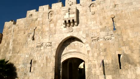 la puerta del león, entrada a la ciudad antigua de jerusalén en israel.