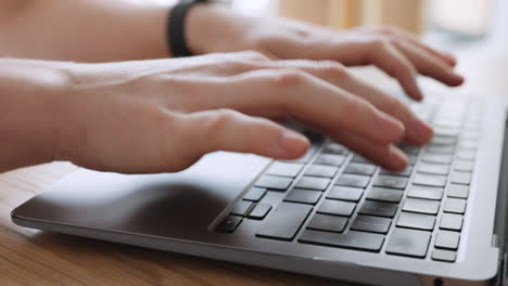 escritura de computadoras portátiles, comunicación por correo electrónico