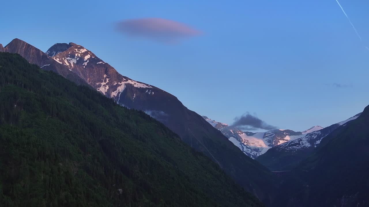 Alba sul Kitzsteinhorn e le Alpi Austriache