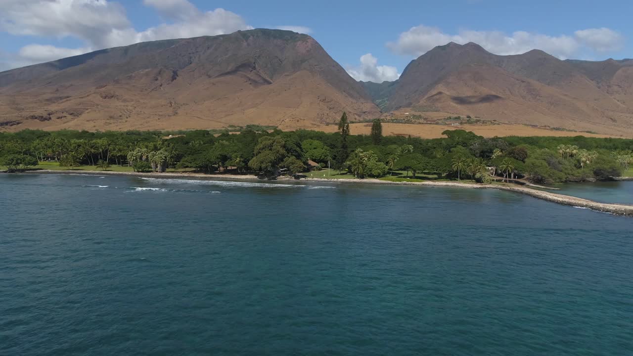 Drone Maui Hawaii Olowalu Plantation House, volo di avvicinamento alla costa