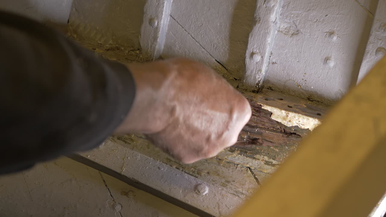 Finishing restored wooden boat inserting inlay spline