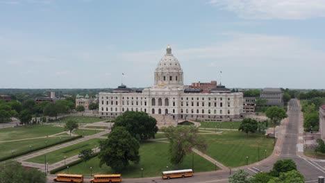 Low-panning-aerial-shot-of-the-Minnesota-State-Capitol-building-in-Saint-Paul,-Minnesota