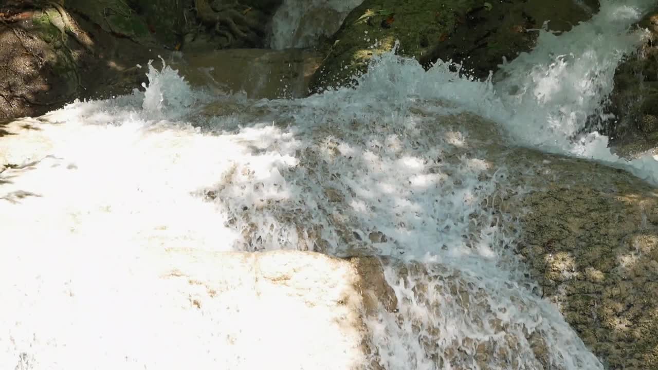 태국 시골의 폭포, 아무도