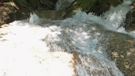 Cascada-En-La-Tailandia-Rural,-Nadie