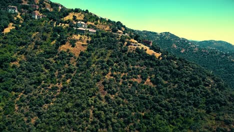 Un-Pueblo-Bereber-En-La-Cima-De-La-Montaña-En-Tizi-Ouezou-Argelia