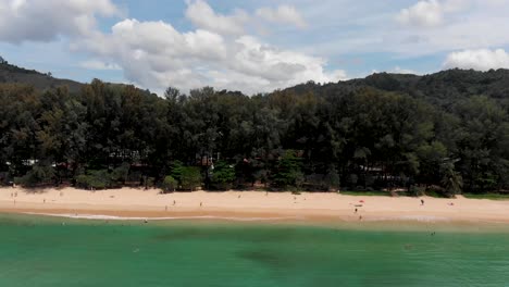 Sandstrand,-Von-Bäumen-Gesäumter-Strand-Nai-Thon-In-Phuket,-Thailand,-Schwenk-Nach-Rechts-Mit-Drohne,-Thailand,-Südostasien,-4K-Drohnenaufnahme