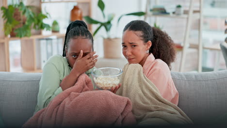 Amigas,-Viendo-Tv