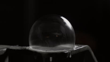 Motion-controlled-time-lapse-sequence-of-freezing-bubbles