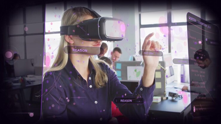 Donna con visore VR che si tiene il mento, esegue un gesto di pizzicamento e testa i pannelli HUD della tecnologia.