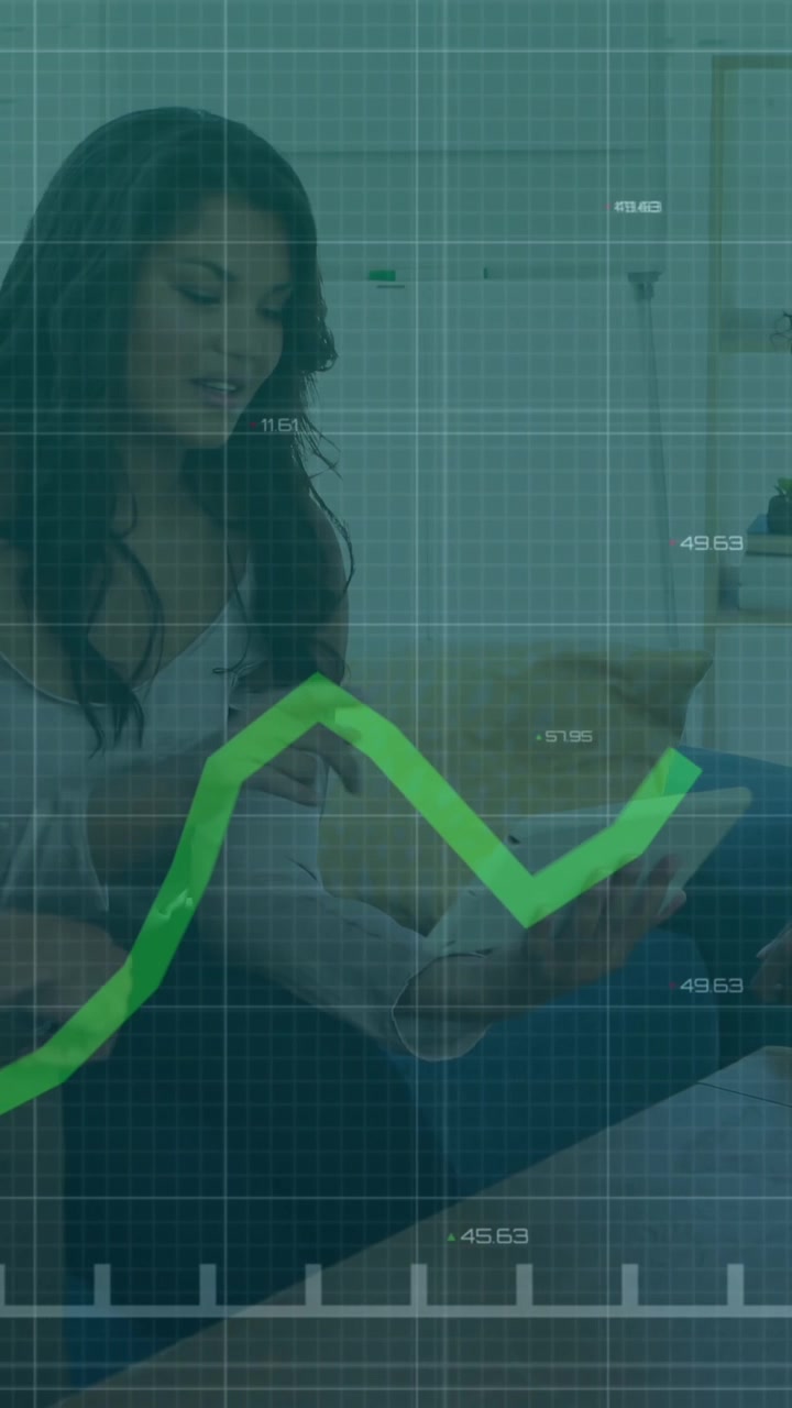Animazione di elaborazione dati statistici su un gruppo di colleghi eterogenei che discutono in ufficio