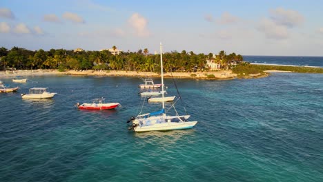 The-beach-coast-in-Akumal,-Quintana-Roo