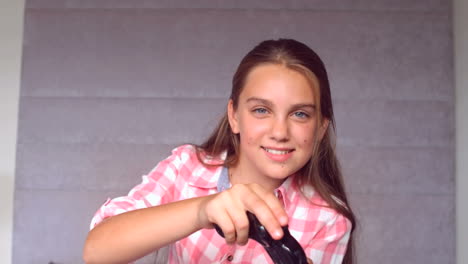 Girl-playing-at-video-game